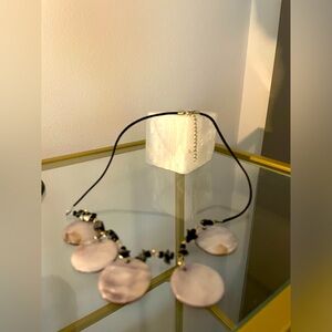 Smoked shells, black necklace, beautiful stones !!🧘‍♀️✨